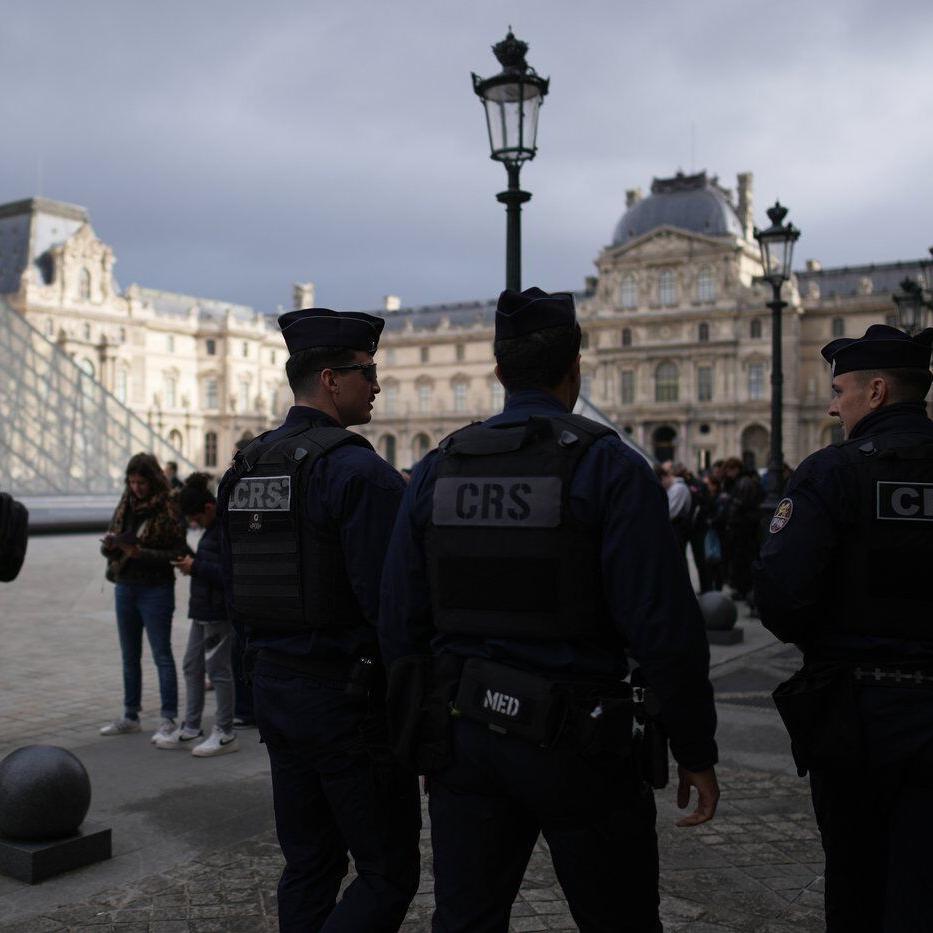 Paris police acknowledge major gaps in Louvre’s defenses after jewel theft